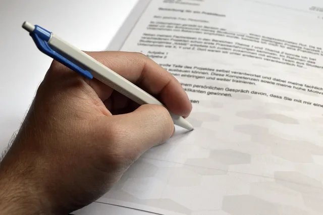 application letter, application, apply online, signature, letter of motivation, motivation letter, applications, looking for a job, place of work, unemployed, workplace, job application, businessman, work, job search, selection, pen, office, staff, career, left handed, application, application, job application, left handed, left handed, left handed, left handed, left handed. Struktur for jobsamtaler: Fra screening til endelig samtale